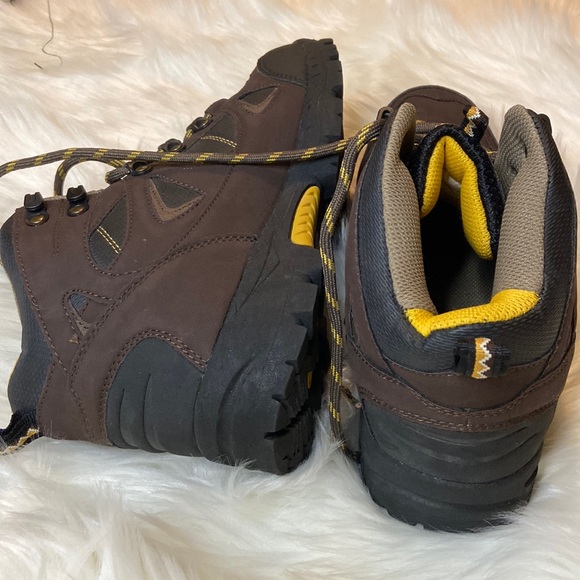 St John’s Bay boots. - Picture 3 of 7